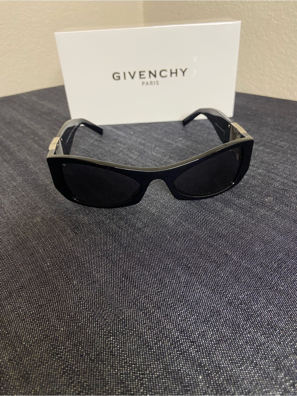 Givenchy Sunglasses - Picture 4 of 9